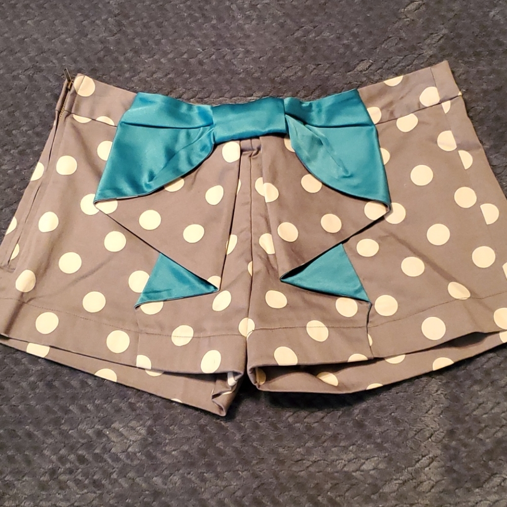 Judith March bow shorts